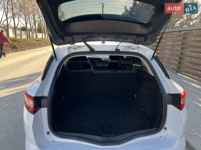 Белый Рено Меган, объемом двигателя 1.46 л и пробегом 312 тыс. км за 11750 $, фото 20 на Automoto.ua