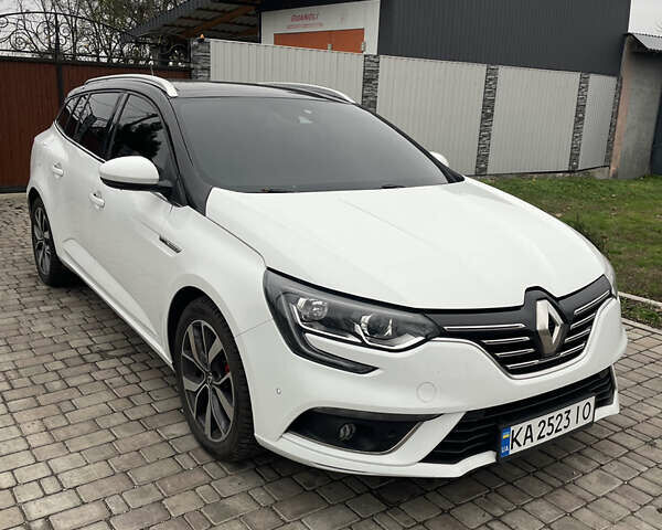 Белый Рено Меган, объемом двигателя 1.5 л и пробегом 200 тыс. км за 11500 $, фото 2 на Automoto.ua