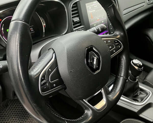 Белый Рено Меган, объемом двигателя 1.5 л и пробегом 213 тыс. км за 9999 $, фото 11 на Automoto.ua