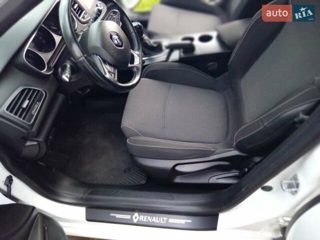 Белый Рено Меган, объемом двигателя 1.46 л и пробегом 251 тыс. км за 12400 $, фото 13 на Automoto.ua