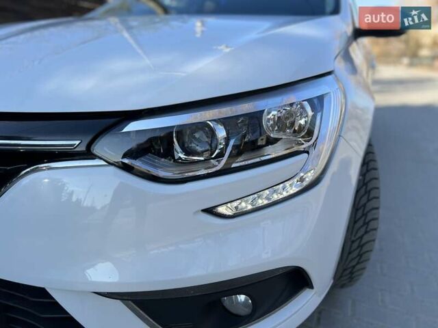 Белый Рено Меган, объемом двигателя 1.46 л и пробегом 312 тыс. км за 11750 $, фото 23 на Automoto.ua