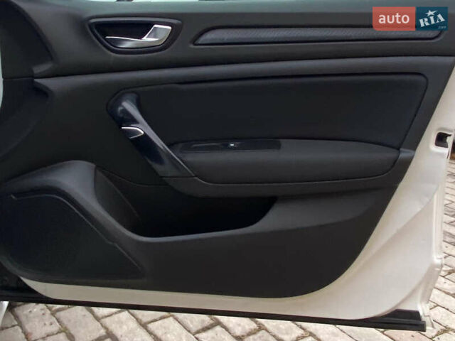 Белый Рено Меган, объемом двигателя 1.5 л и пробегом 259 тыс. км за 11800 $, фото 19 на Automoto.ua