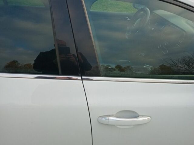 Белый Рено Меган, объемом двигателя 1.5 л и пробегом 298 тыс. км за 7000 $, фото 4 на Automoto.ua