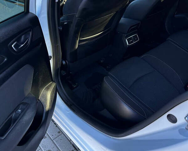 Білий Рено Меган, об'ємом двигуна 1.46 л та пробігом 257 тис. км за 13500 $, фото 16 на Automoto.ua