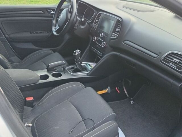 Белый Рено Меган, объемом двигателя 1.5 л и пробегом 298 тыс. км за 7000 $, фото 2 на Automoto.ua