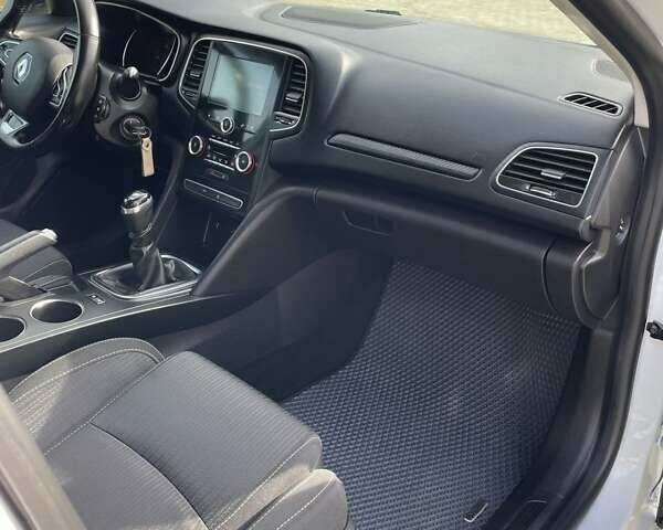 Белый Рено Меган, объемом двигателя 1.46 л и пробегом 205 тыс. км за 10700 $, фото 14 на Automoto.ua