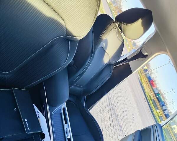 Белый Рено Меган, объемом двигателя 1.46 л и пробегом 200 тыс. км за 11999 $, фото 76 на Automoto.ua