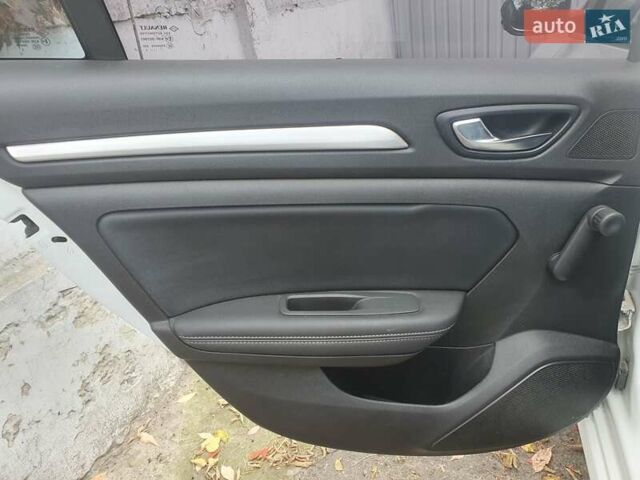 Білий Рено Меган, об'ємом двигуна 1.46 л та пробігом 175 тис. км за 12000 $, фото 8 на Automoto.ua