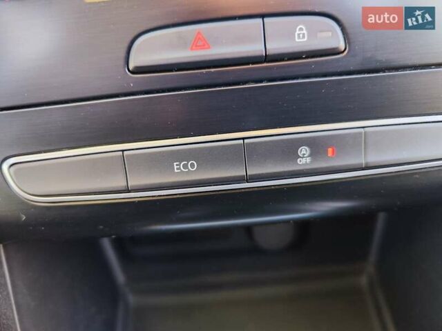 Белый Рено Меган, объемом двигателя 1.46 л и пробегом 200 тыс. км за 11999 $, фото 52 на Automoto.ua