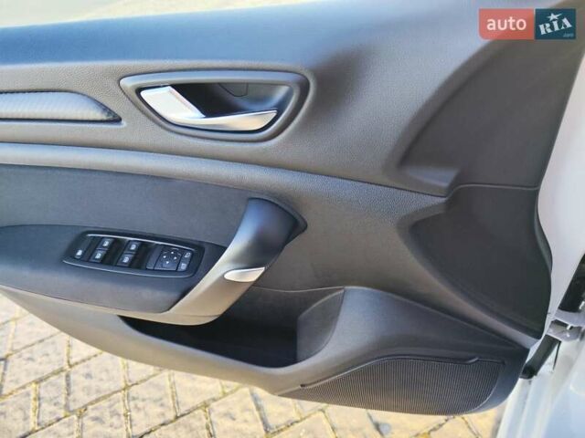 Белый Рено Меган, объемом двигателя 1.46 л и пробегом 200 тыс. км за 11999 $, фото 68 на Automoto.ua