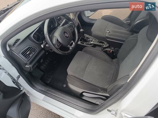 Белый Рено Меган, объемом двигателя 1.46 л и пробегом 190 тыс. км за 11800 $, фото 12 на Automoto.ua