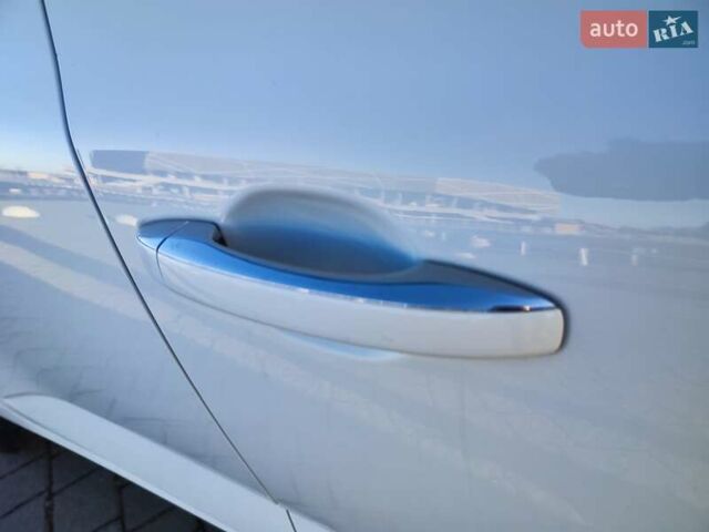 Белый Рено Меган, объемом двигателя 1.46 л и пробегом 200 тыс. км за 11999 $, фото 18 на Automoto.ua