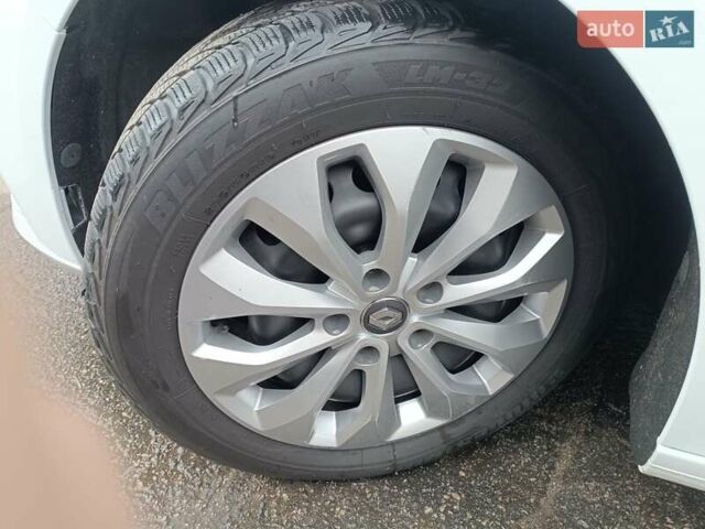 Белый Рено Меган, объемом двигателя 1.46 л и пробегом 190 тыс. км за 11800 $, фото 6 на Automoto.ua