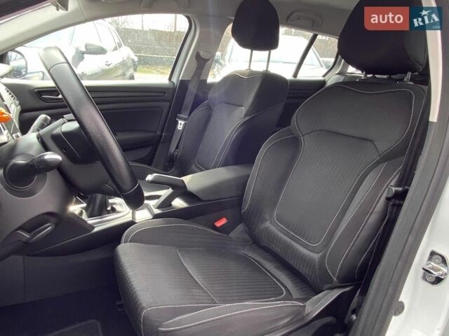 Білий Рено Меган, об'ємом двигуна 1.46 л та пробігом 259 тис. км за 11700 $, фото 17 на Automoto.ua