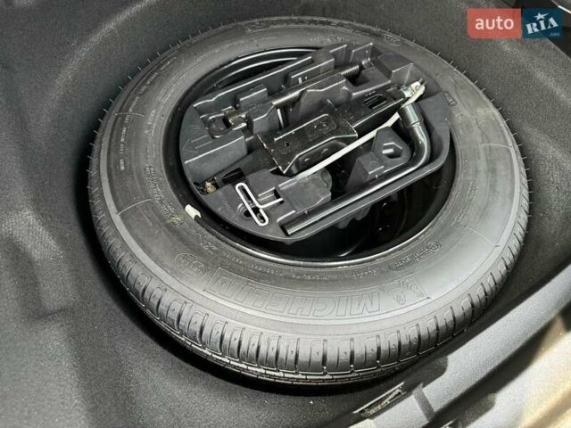 Белый Рено Меган, объемом двигателя 1.5 л и пробегом 210 тыс. км за 12000 $, фото 27 на Automoto.ua