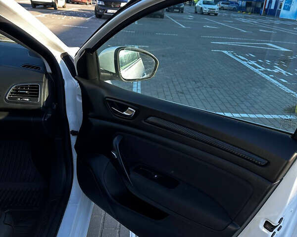 Білий Рено Меган, об'ємом двигуна 1.46 л та пробігом 257 тис. км за 13500 $, фото 19 на Automoto.ua