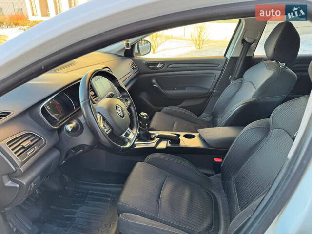 Белый Рено Меган, объемом двигателя 1.46 л и пробегом 259 тыс. км за 11300 $, фото 11 на Automoto.ua