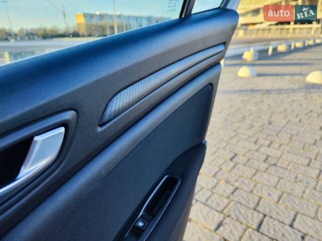 Белый Рено Меган, объемом двигателя 1.46 л и пробегом 200 тыс. км за 11999 $, фото 87 на Automoto.ua