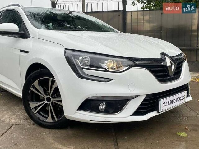 Белый Рено Меган, объемом двигателя 1.46 л и пробегом 197 тыс. км за 12490 $, фото 3 на Automoto.ua
