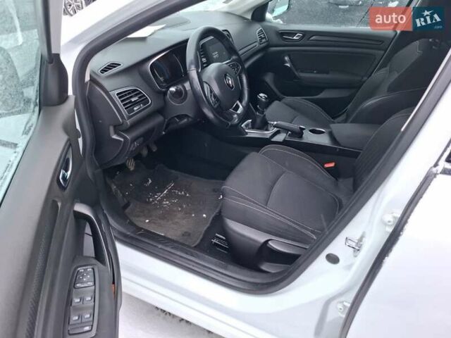 Білий Рено Меган, об'ємом двигуна 1.46 л та пробігом 200 тис. км за 11695 $, фото 4 на Automoto.ua