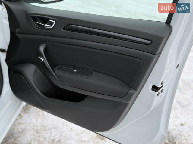 Белый Рено Меган, объемом двигателя 1.5 л и пробегом 164 тыс. км за 12600 $, фото 11 на Automoto.ua