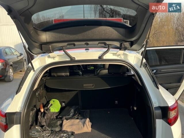 Белый Рено Меган, объемом двигателя 1.46 л и пробегом 195 тыс. км за 12500 $, фото 11 на Automoto.ua