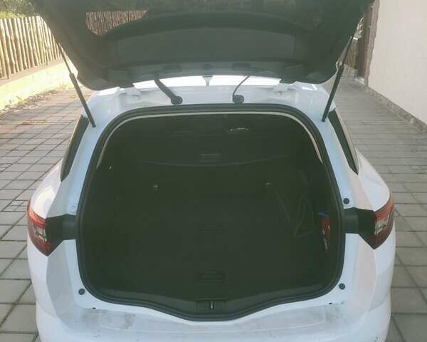 Білий Рено Меган, об'ємом двигуна 1.5 л та пробігом 240 тис. км за 12200 $, фото 5 на Automoto.ua