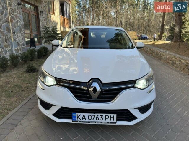 Белый Рено Меган, объемом двигателя 1.2 л и пробегом 190 тыс. км за 9500 $, фото 2 на Automoto.ua