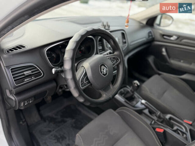 Белый Рено Меган, объемом двигателя 1.5 л и пробегом 185 тыс. км за 11499 $, фото 33 на Automoto.ua