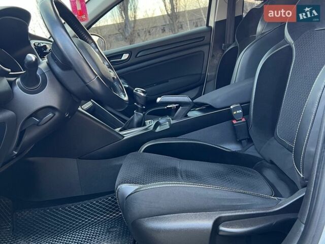 Белый Рено Меган, объемом двигателя 1.46 л и пробегом 195 тыс. км за 12500 $, фото 18 на Automoto.ua