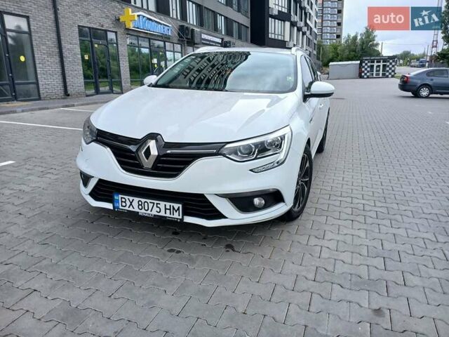 Белый Рено Меган, объемом двигателя 1.5 л и пробегом 221 тыс. км за 11499 $, фото 3 на Automoto.ua