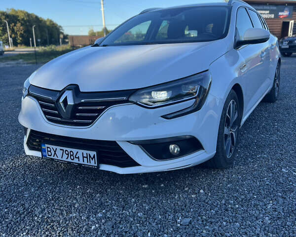 Білий Рено Меган, об'ємом двигуна 1.5 л та пробігом 300 тис. км за 12500 $, фото 1 на Automoto.ua