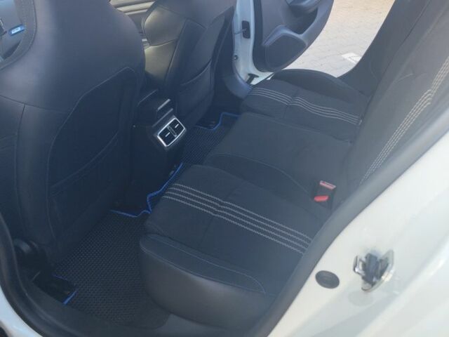 Белый Рено Меган, объемом двигателя 1.5 л и пробегом 206 тыс. км за 12500 $, фото 5 на Automoto.ua