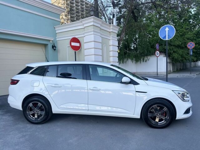 Белый Рено Меган, объемом двигателя 1.5 л и пробегом 150 тыс. км за 10900 $, фото 4 на Automoto.ua