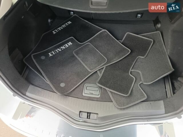 Белый Рено Меган, объемом двигателя 1.5 л и пробегом 20 тыс. км за 9900 $, фото 16 на Automoto.ua