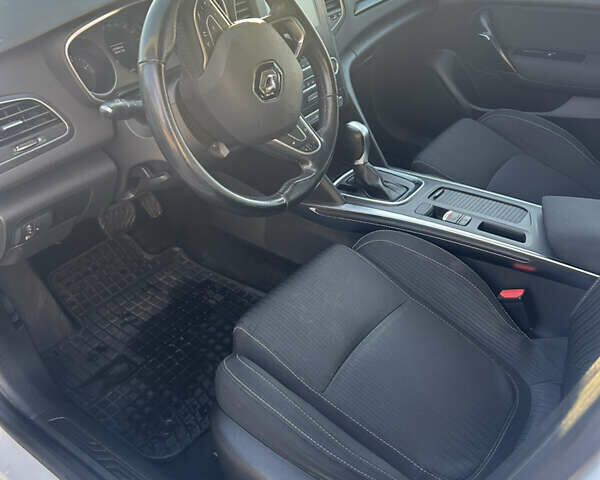 Білий Рено Меган, об'ємом двигуна 1.46 л та пробігом 228 тис. км за 11000 $, фото 8 на Automoto.ua