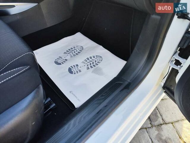 Белый Рено Меган, объемом двигателя 1.46 л и пробегом 200 тыс. км за 11999 $, фото 81 на Automoto.ua