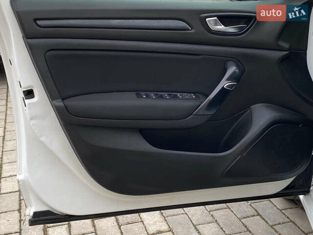 Белый Рено Меган, объемом двигателя 1.46 л и пробегом 259 тыс. км за 12450 $, фото 21 на Automoto.ua