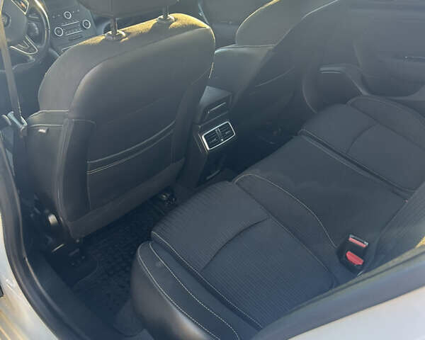 Білий Рено Меган, об'ємом двигуна 1.46 л та пробігом 228 тис. км за 10200 $, фото 7 на Automoto.ua