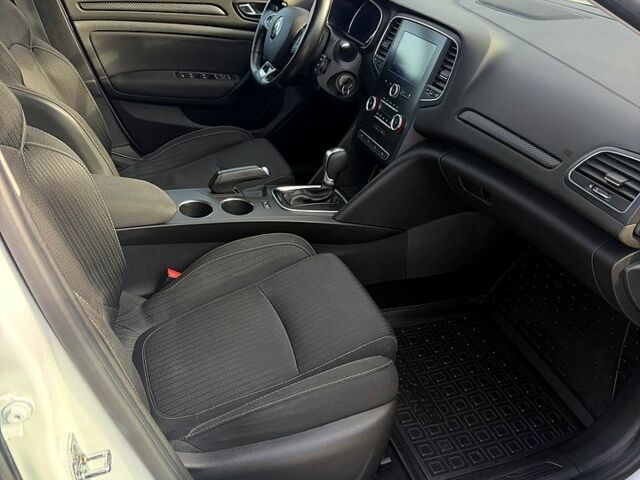 Белый Рено Меган, объемом двигателя 1.5 л и пробегом 18900 тыс. км за 12700 $, фото 10 на Automoto.ua