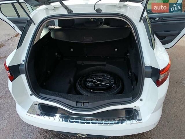 Белый Рено Меган, объемом двигателя 1.46 л и пробегом 190 тыс. км за 11800 $, фото 16 на Automoto.ua