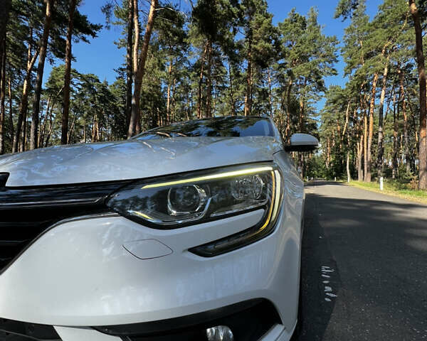 Белый Рено Меган, объемом двигателя 1.46 л и пробегом 185 тыс. км за 13200 $, фото 5 на Automoto.ua