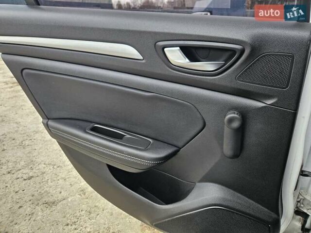 Белый Рено Меган, объемом двигателя 1.5 л и пробегом 175 тыс. км за 10300 $, фото 13 на Automoto.ua