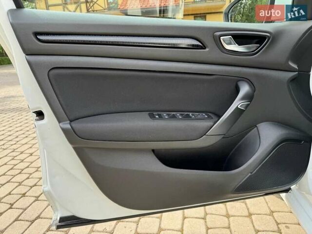 Белый Рено Меган, объемом двигателя 1.5 л и пробегом 210 тыс. км за 12000 $, фото 15 на Automoto.ua