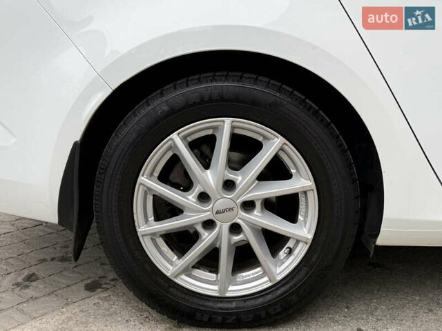 Белый Рено Меган, объемом двигателя 1.46 л и пробегом 148 тыс. км за 14500 $, фото 10 на Automoto.ua