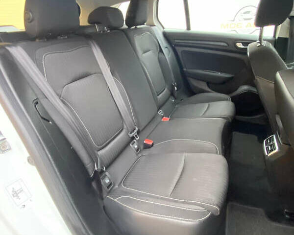 Білий Рено Меган, об'ємом двигуна 1.46 л та пробігом 259 тис. км за 11999 $, фото 12 на Automoto.ua