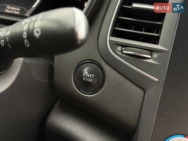 Белый Рено Меган, объемом двигателя 1.46 л и пробегом 195 тыс. км за 12900 $, фото 38 на Automoto.ua