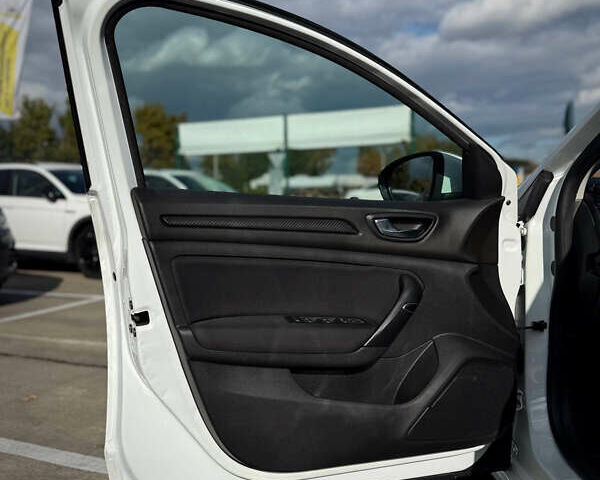 Рено Меган 2018 в Киеве на Automoto.ua Белый Рено Меган, объемом двигателя 1.5 л и пробегом 191 тыс. км за 14499 $, фото 16 на Automoto.ua