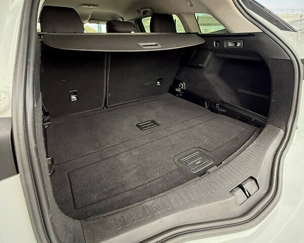 Рено Меган 2018 в Киеве на Automoto.ua Белый Рено Меган, объемом двигателя 1.5 л и пробегом 191 тыс. км за 14499 $, фото 47 на Automoto.ua