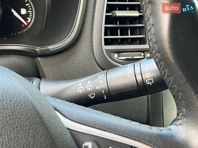 Белый Рено Меган, объемом двигателя 1.5 л и пробегом 250 тыс. км за 10890 $, фото 31 на Automoto.ua